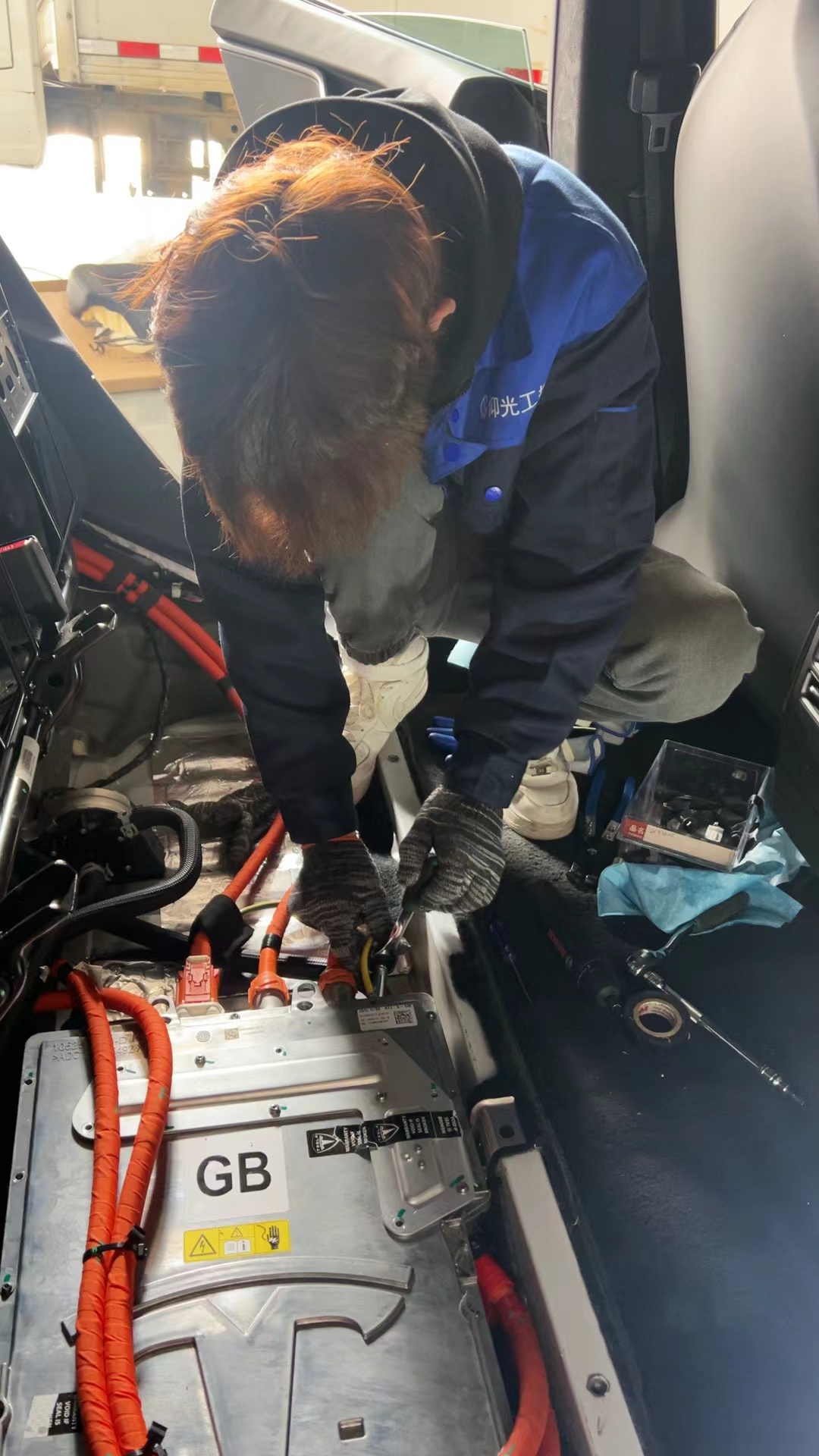 特斯拉汽車車輛出現(xiàn)異響的問題和處理方案